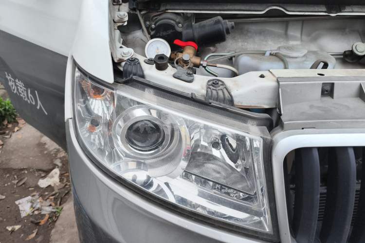 Used Jinbei New Hiace X30L CNG 2023 70L CNG Wealth Edition 6/7-seater Bus Non-Air-Conditioned Model SWCC15M