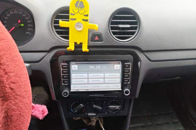 Used Volkswagen Jetta 2015 Value Edition 1.6L Automatic Fashion Version Audio And AC Panel