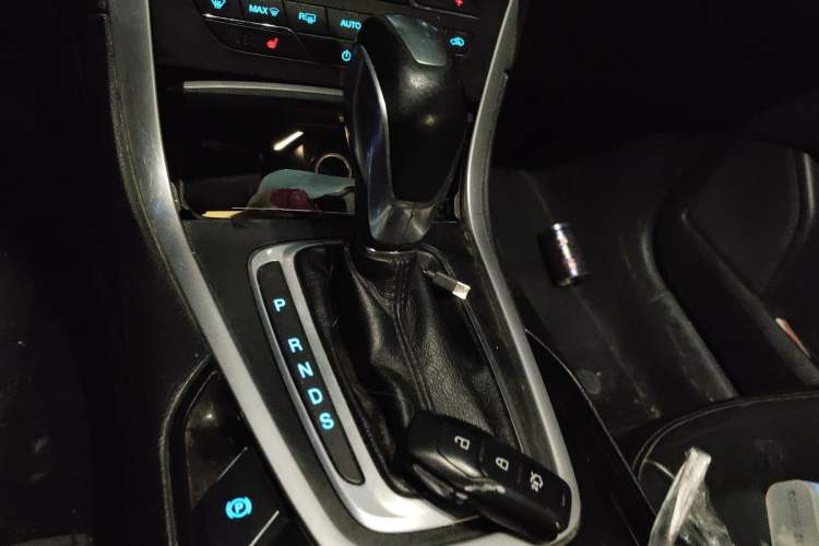 Used Ford Edge 2015 2.0T GTDi 4x4 High-Grade Model