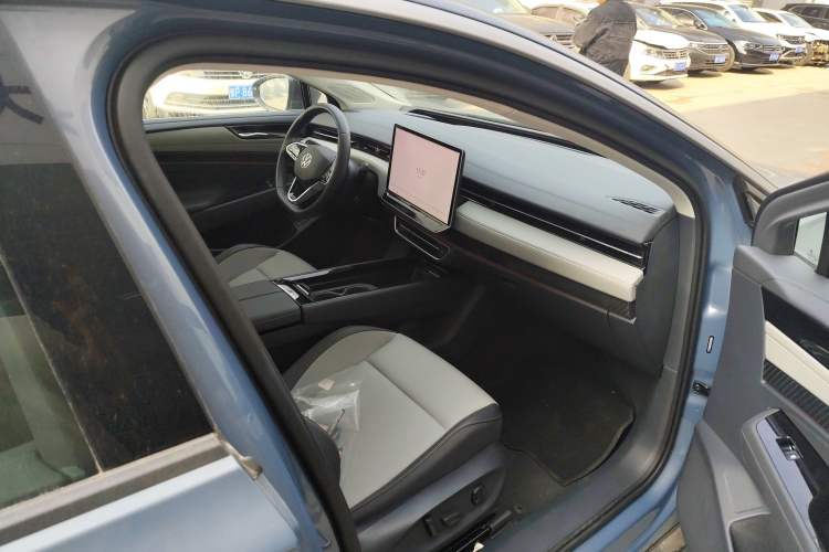 Used Volkswagen ID.7 VIZZION 2024 AIR model Right Front Seat