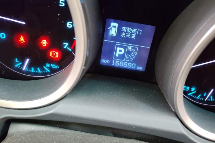 Used Toyota Land Cruiser 2010 4.7L Automatic VX Odometer Close Up