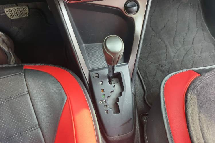 Used Toyota YARiS L Zhi Xuan 2015 1.5E Automatic Charm Edition
