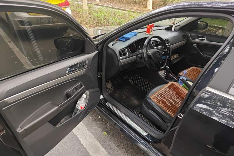 Used Volkswagen Lavida 2017 1.6L Automatic Comfort Edition
