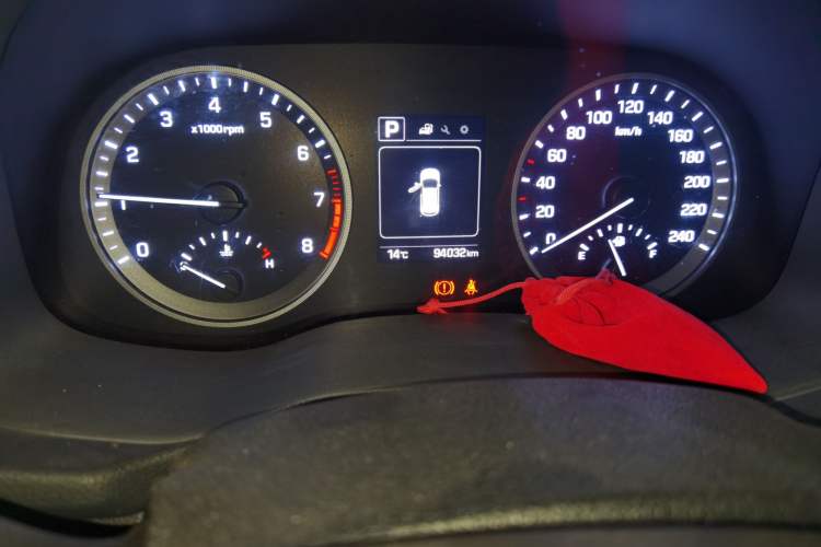 Used Hyundai Tucson 2018 1.6T Dual-Clutch Two-Wheel Drive 15th Anniversary Special Edition Odometer Close Up