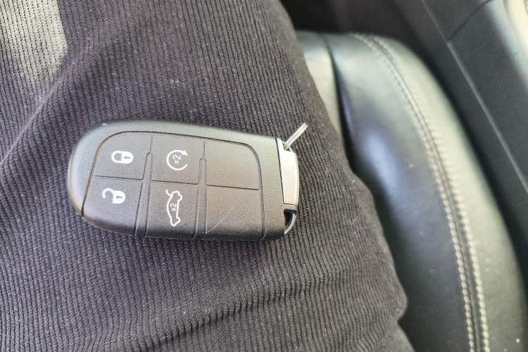 Used Jeep Grand Cherokee 2016 3.0L Comfort Navigation Edition Vehicle Key