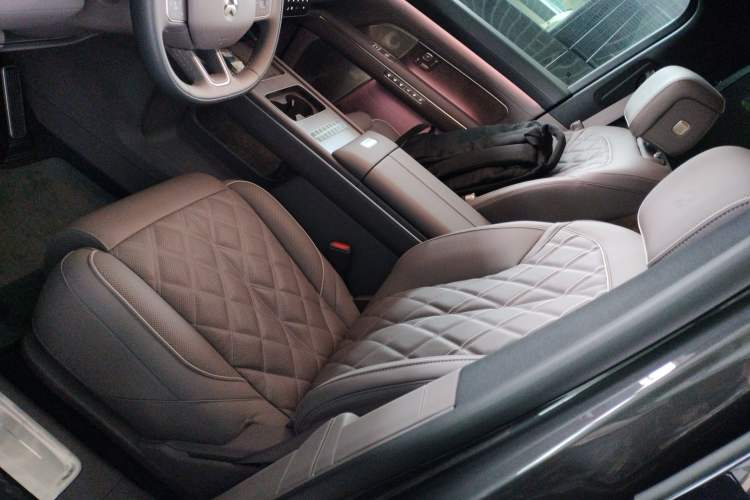 Used Nio ES8 2026 Model 6-seat Executive Luxury Edition Left Front Seat