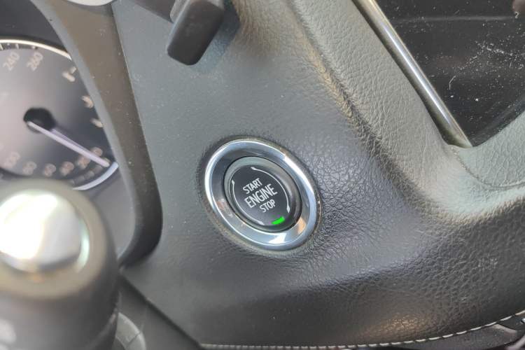 Used Cadillac XT4 2018 28T Two-Wheel-Drive Luxury Model