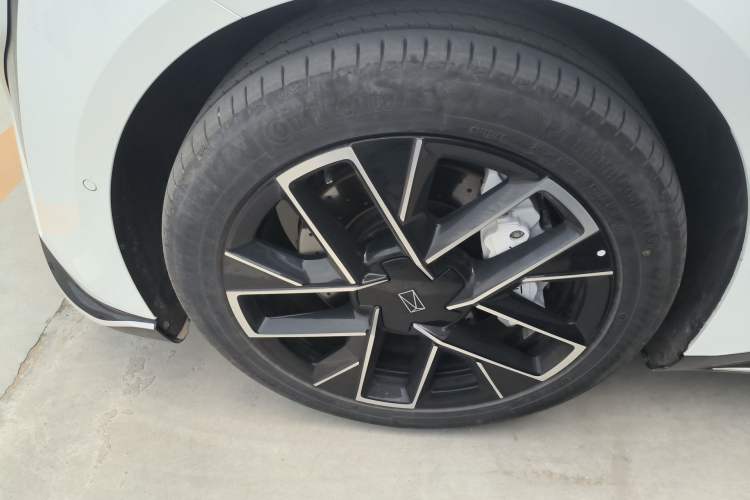 Used Avatr 06 2025 Ultra Pure Electric Edition Exterior 4