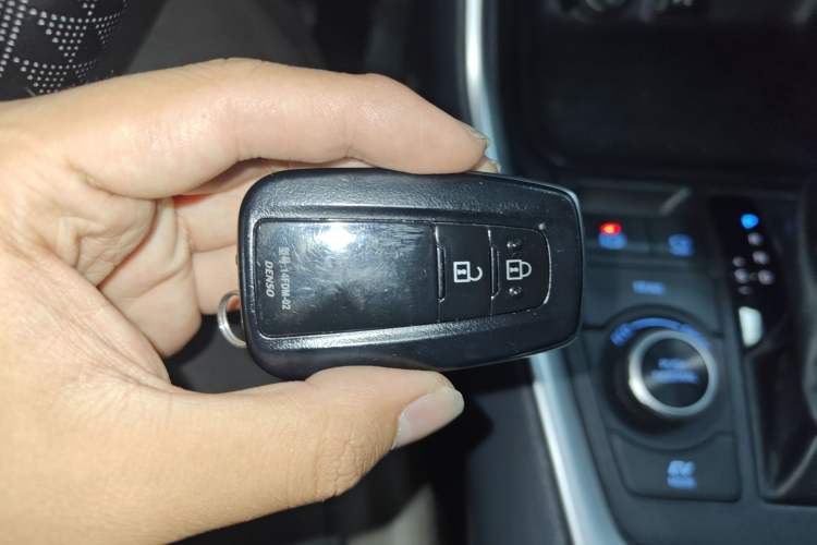 Used Toyota RAV4 2020 Dual-Engine 2.5L E-CVT Four-Wheel Drive Elite Edition Vehicle Key