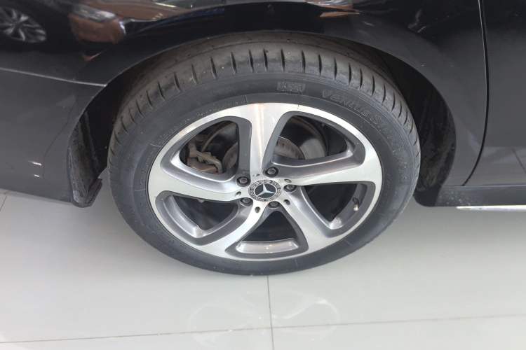 Used Mercedes-Benz E-Class 2017 E 300 L Sporty and Stylish Model
