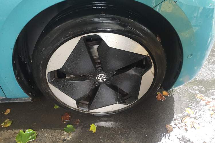 Used Volkswagen ID.3 2022 Pro Smart Edition Right Front Wheel Hub