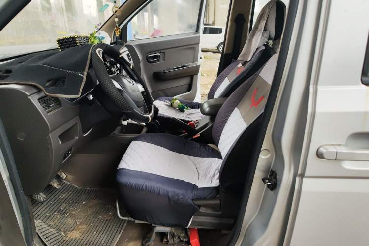 Used Wuling Rongguang V 2016 1.5L Standard Version