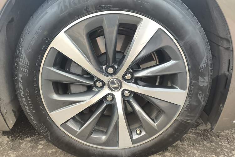 Used Lexus LS 2021 500h Excellence Edition Right Front Wheel Hub