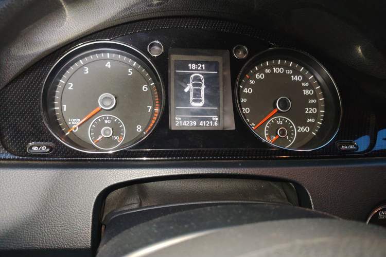 Used Volkswagen Magotan 2015 Revised Version 2.0 TSI Luxury Edition Odometer Close Up