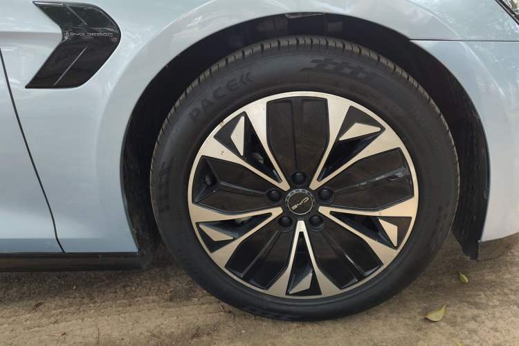 Used BYD Seal 2023 Champion Edition 550km Prestige Model Right Front Wheel Hub