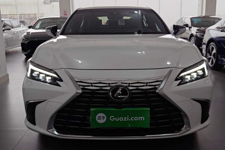 Used Lexus ES 2025 300h Deluxe Edition
