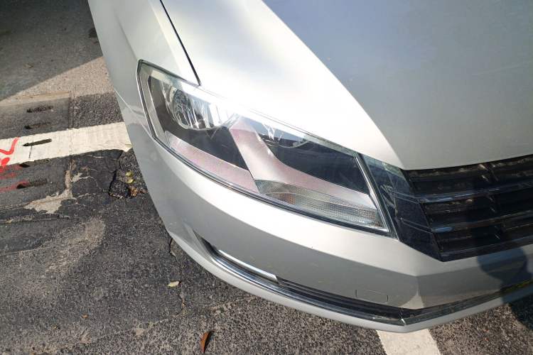 Used Volkswagen Lavida 2013 1.4TSI DSG Luxury Edition Right Front Headlight