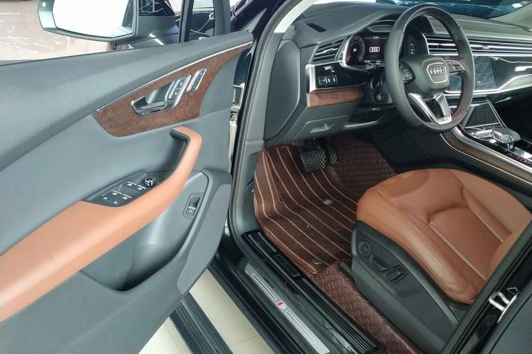 Used Audi Q7 2021 55 TFSI quattro S line Sport model