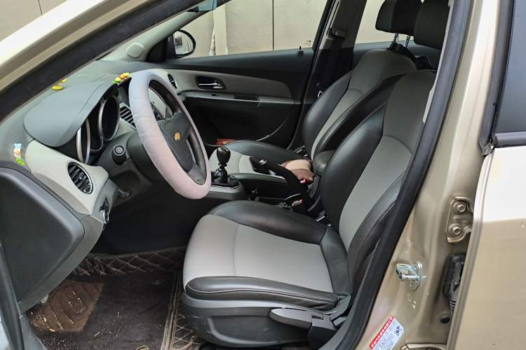 Used Chevrolet Cruze 2012 1.6L SE MT Left Front Seat