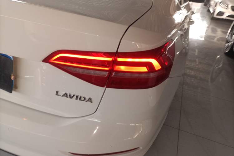 Used Volkswagen Lavida 2019 1.5L Automatic Fashion Edition China VI
