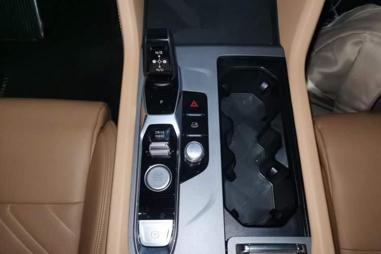 Used Lynk & Co 09 2024 2.0T Four-Wheel Drive Sport Edition Five Seats Gear Lever