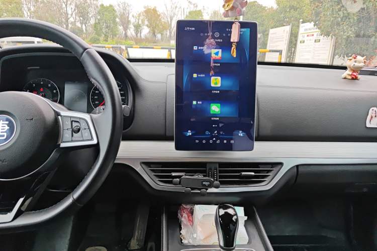 Used BYD Tang 2018 2.0T Automatic Smart Connect Prestige 7-Seater China V Standard Audio And AC Panel