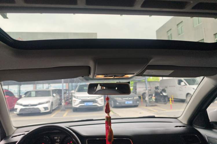 Used Volkswagen Gran Lavida 2015 1.6L Automatic Comfort Edition
