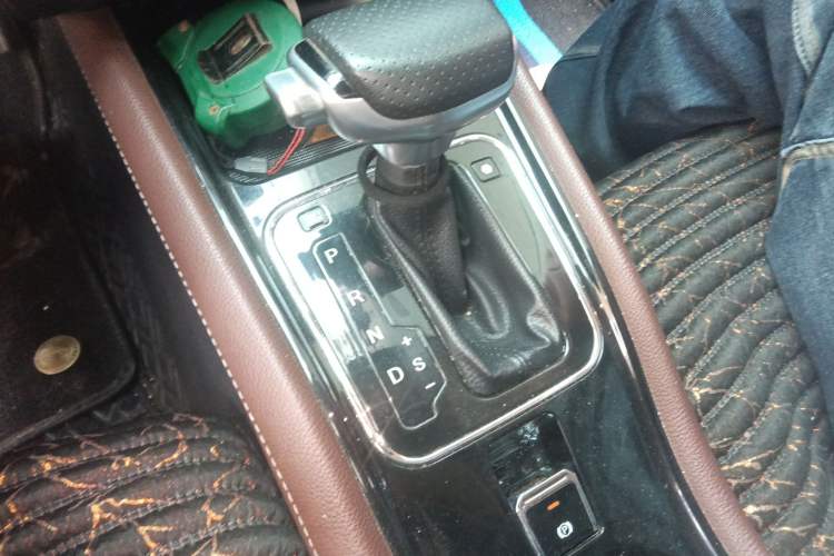 Used Dongfeng Fengon 580 2017 1.5T CVT Comfort Model Gear Lever