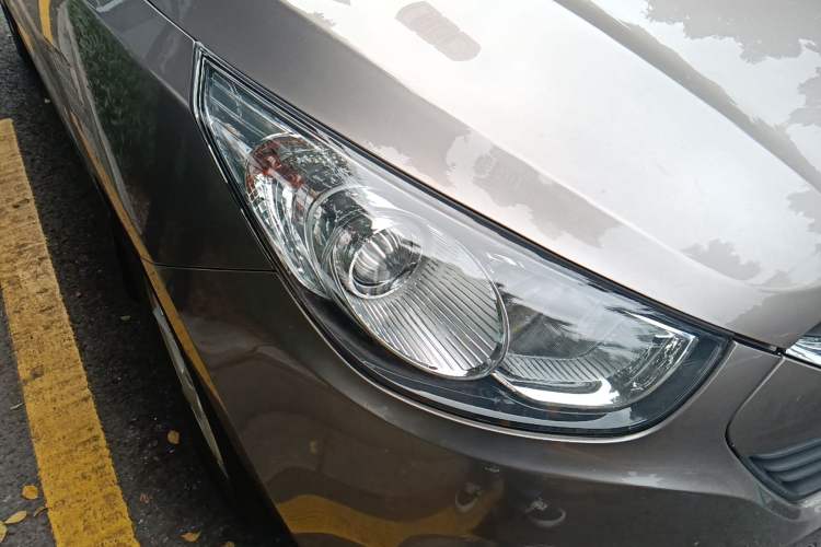 Used Hyundai ix35 2010 2.0L Automatic Two-Wheel Drive New Edition GL Right Front Headlight