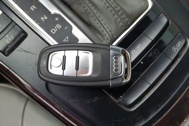 Used Audi A4L 2013 35 TFSI Automatic Comfort Model Vehicle Key