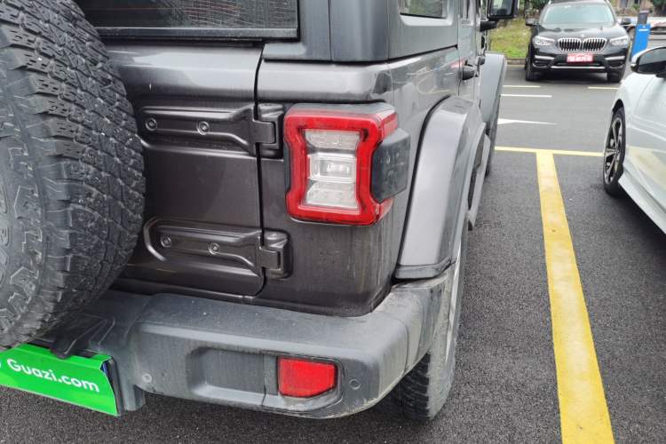 Used Jeep Wrangler 2019 2.0T Sahara Four-Door Version China VI Emission Standard