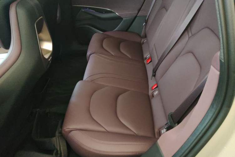 Used Xiaomi Auto SU7 2024 Rear-Drive Ultra-Long Range Advanced Pro-Level Intelligent Driving Version Left Rear Seat