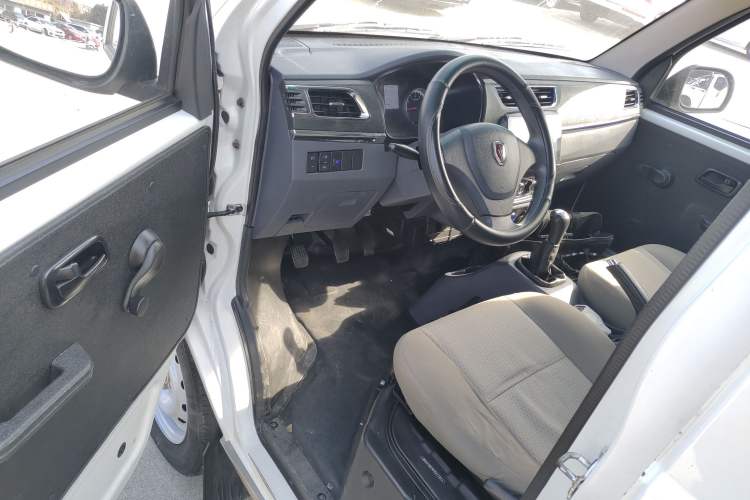 Used Jinbei Hiace X30 2023 1.5L Wealthy Van 2/5-Seater Non-Air-Conditioned Version SWC15M