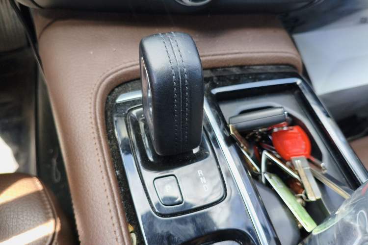 Used Volvo S90 New Energy 2021 T8 eDrive Hybrid Zhiyi Luxury Edition Gear Lever