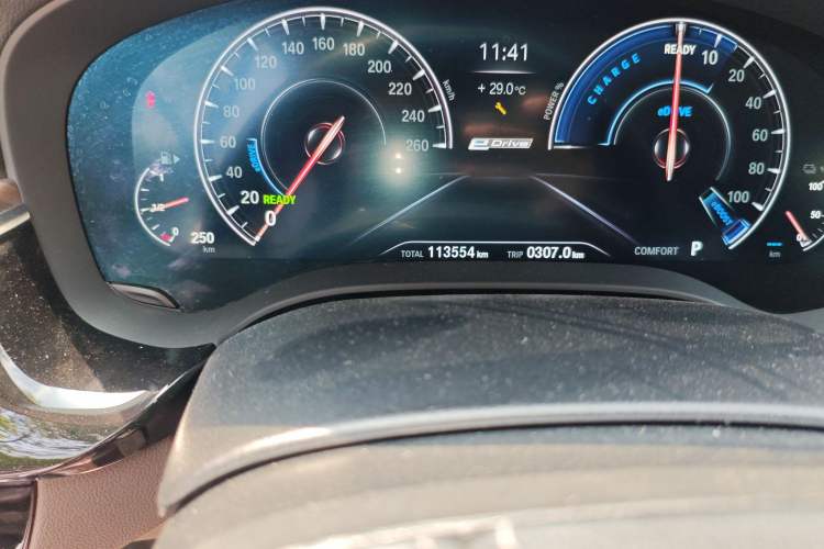 Used BMW 5 Series New Energy 2019 Updated Version 530Le Luxury Package Odometer Close Up