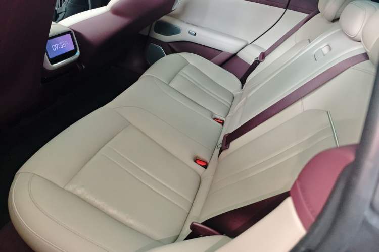 Used Xiaomi Auto YU7 2025 Ultra-Long Range High-Performance All-Wheel-Drive Max Edition
