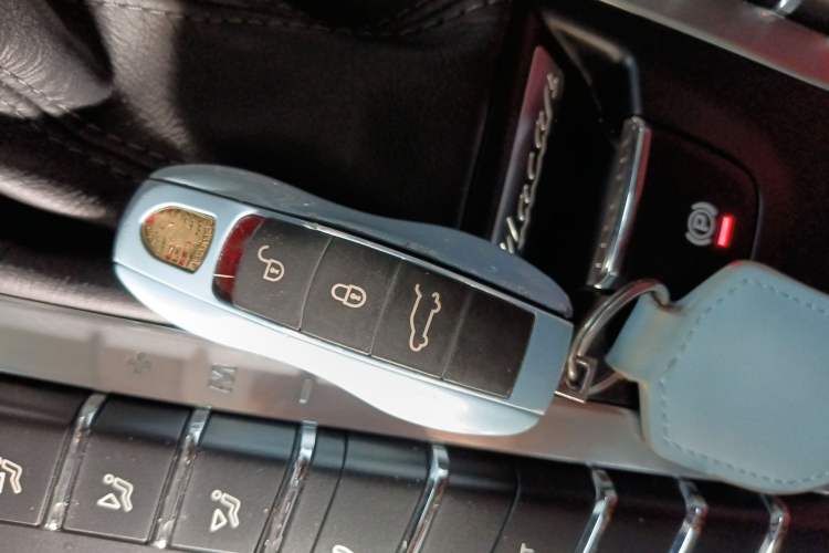 Used Porsche Macan 2018 Macan 2.0T Vehicle Key