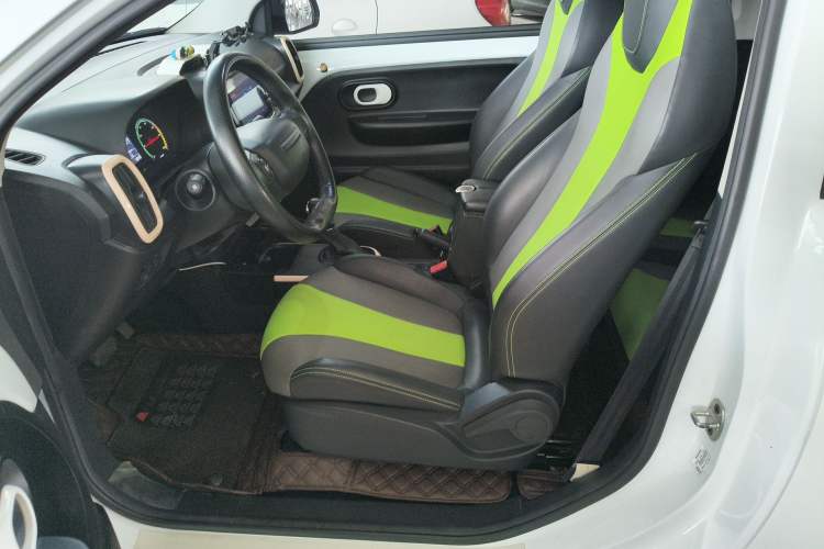 Used Roewe Clever 2021 302 km New Four-Seater Super-Efficient Version
