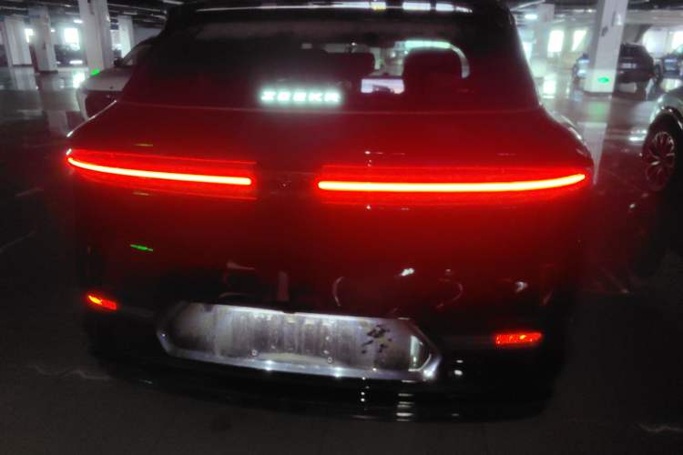 Used Zeekr 7X 2025 100 kWh Long-Range Rear-Wheel Drive with Intelligent Driving Features