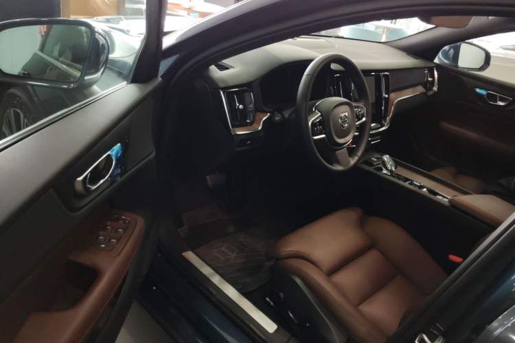 Used Volvo V60 2024 B5 Zhiyuan Luxury Edition Driver Seat