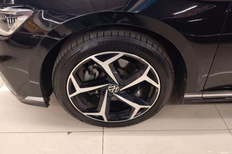 Used Volkswagen Magotan 2023 2 Million Units Limited Edition 330TSI DSG Leading Version Exterior 4