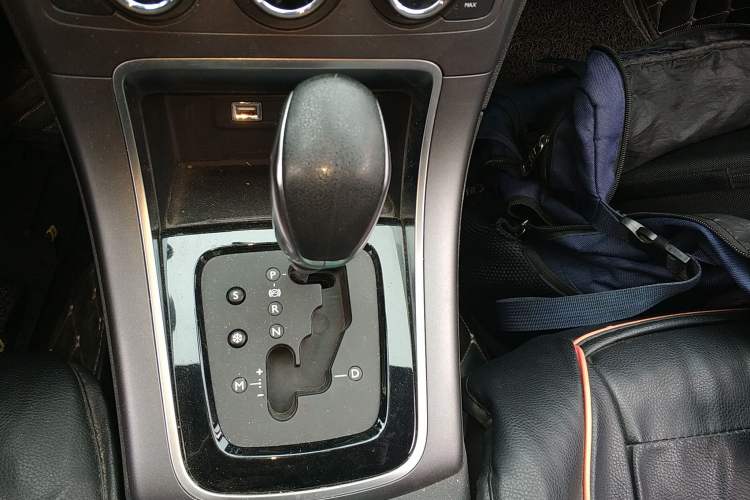 Used Citroen C4 Sega 2016 1.6L Automatic Luxury Model Gear Lever