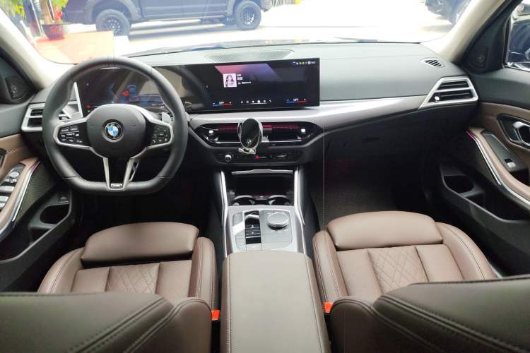 Used BMW 3 Series 2025 330Li M Sport Shadowline Package Center Console