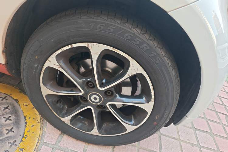 Used smart fortwo 2015 1.0L 52 kW Hardtop Passion Edition Right Front Wheel Hub