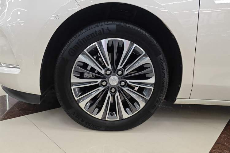 Used Buick GL8 2022 ES Land Cruiser 653T Luxury Model Left Front Wheel Hub