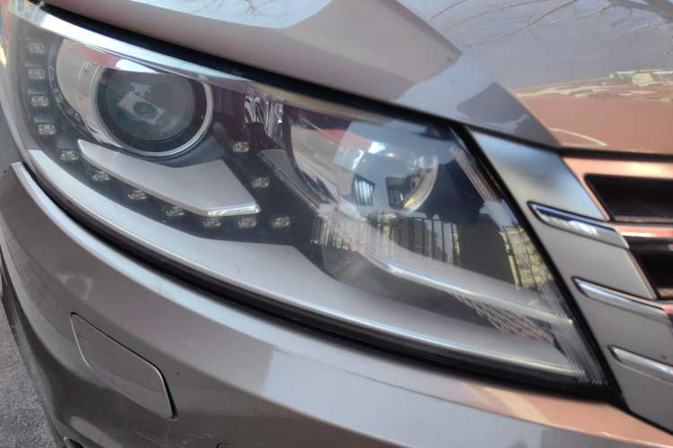 Used Volkswagen FAW-Volkswagen CC 2013 2.0 TSI Luxury Model Right Front Headlight