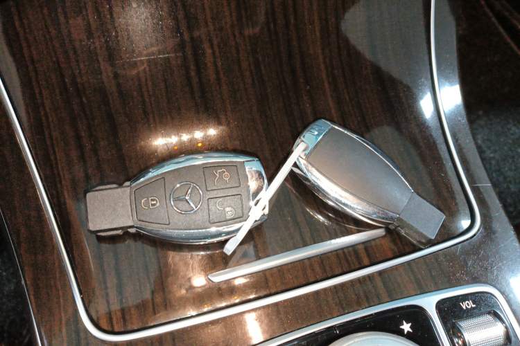 Used Mercedes-Benz GLC 2019 GLC 260 L 4MATIC Dynamic Model Vehicle Key