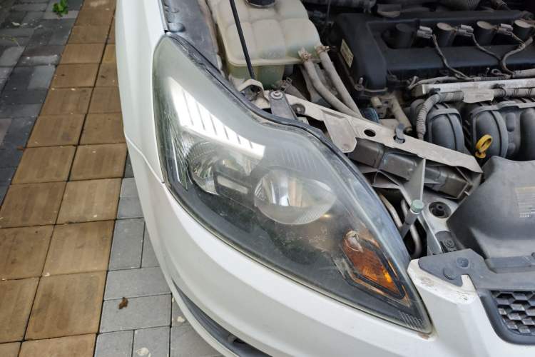 Used Ford Focus 2013 Hatchback Classic 1.8L Automatic Base Model Right Front Headlight