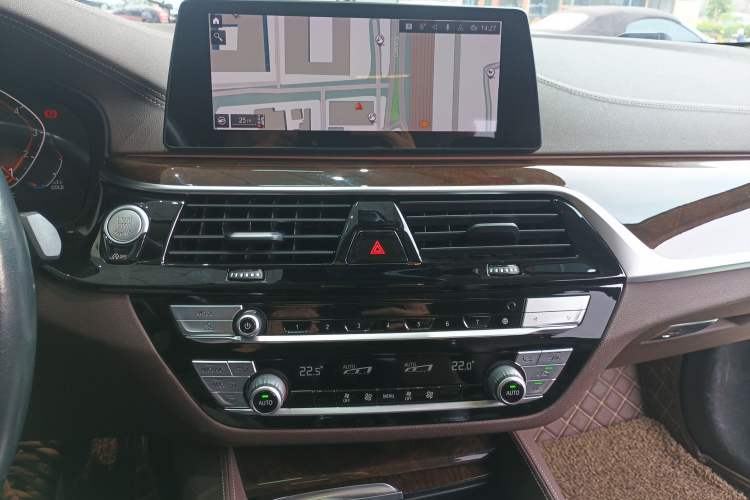 Used BMW 5 Series 2020 525Li Luxury Package Audio And AC Panel