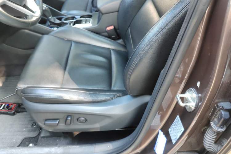 Used Hyundai Tucson 2018 1.6T Dual-Clutch Two-Wheel Drive 15th Anniversary Special Edition